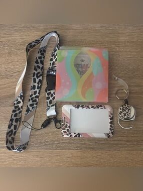 Leopard Print Badge Holder & Lanyard Set - Beige/Pink
